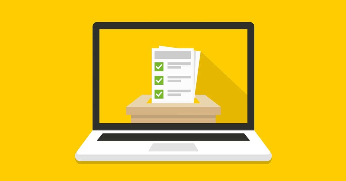 Illustrazione di un computer portatile che mostra una pila di documenti con una lista di controllo e segni di spunta verdi, su sfondo giallo.